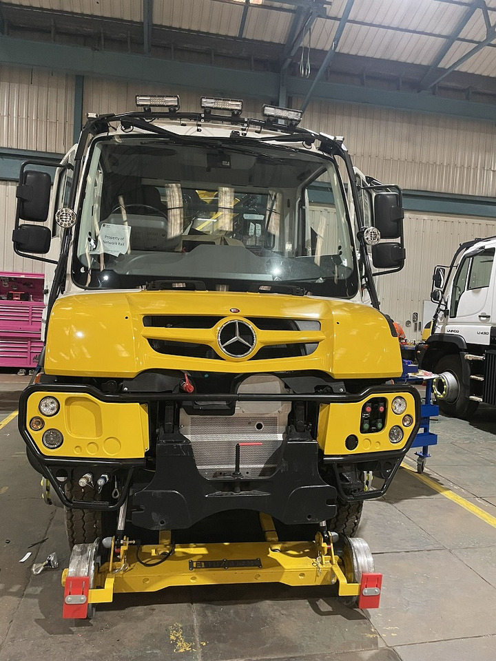 UNIMOG Unimog 423, 4x4, Mercedes Benz, Hiab - Camion grue: photos 3 UNIMOG Unimog 423, 4x4, Mercedes Benz, Hiab - Camion grue: photos 3