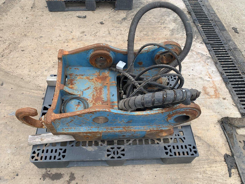 Oil Quick OQ 80 - Attache rapide: photos 3 Oil Quick OQ 80 - Attache rapide: photos 3