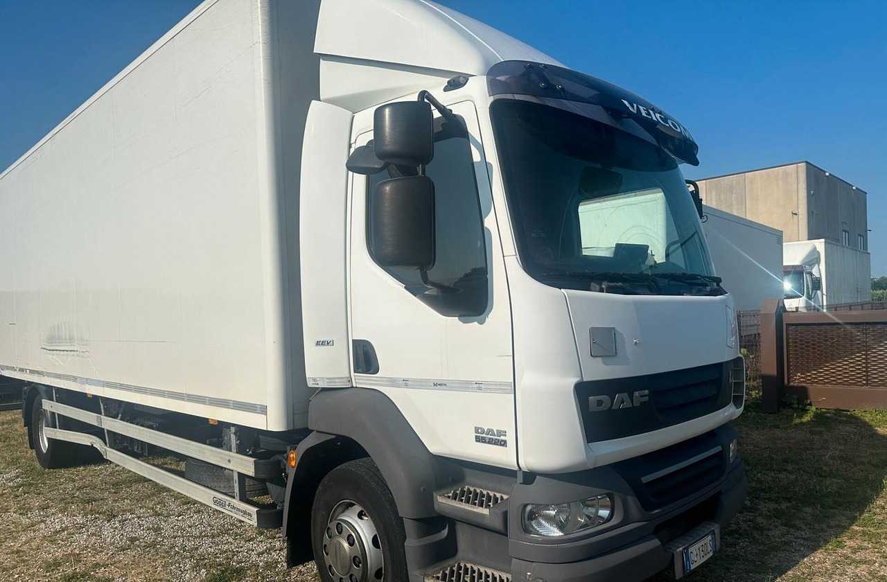 DAF LF 55.220 FURGONE 8 MT. - Camion fourgon: photos 2 DAF LF 55.220 FURGONE 8 MT. - Camion fourgon: photos 2