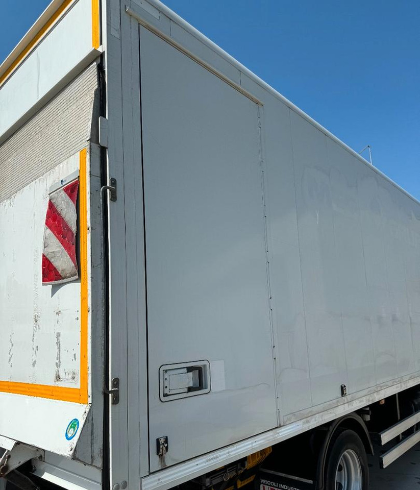 Iveco - Camion fourgon: photos 4 Iveco - Camion fourgon: photos 4