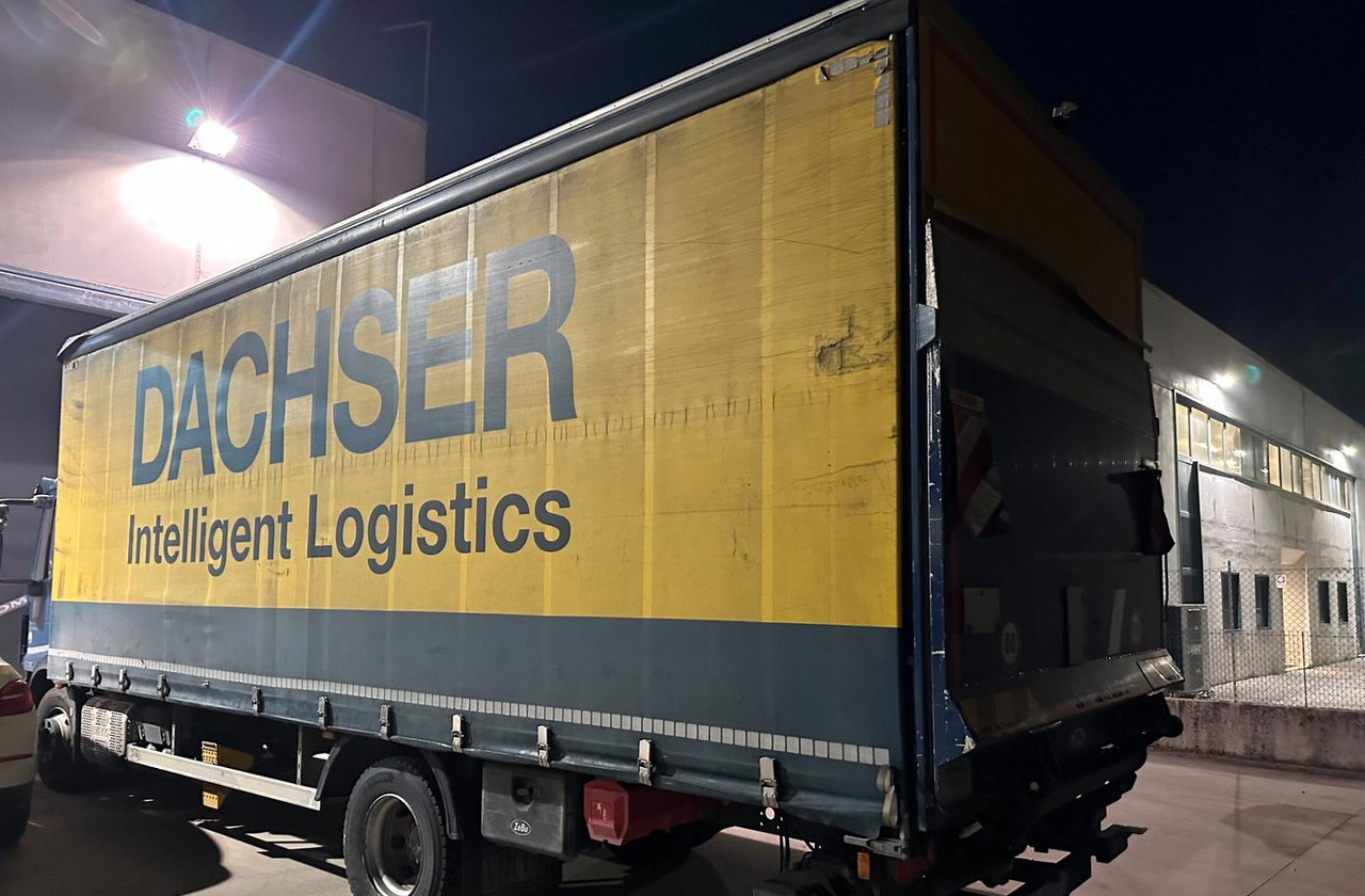 Iveco - Camion à rideaux coulissants: photos 4 Iveco - Camion à rideaux coulissants: photos 4