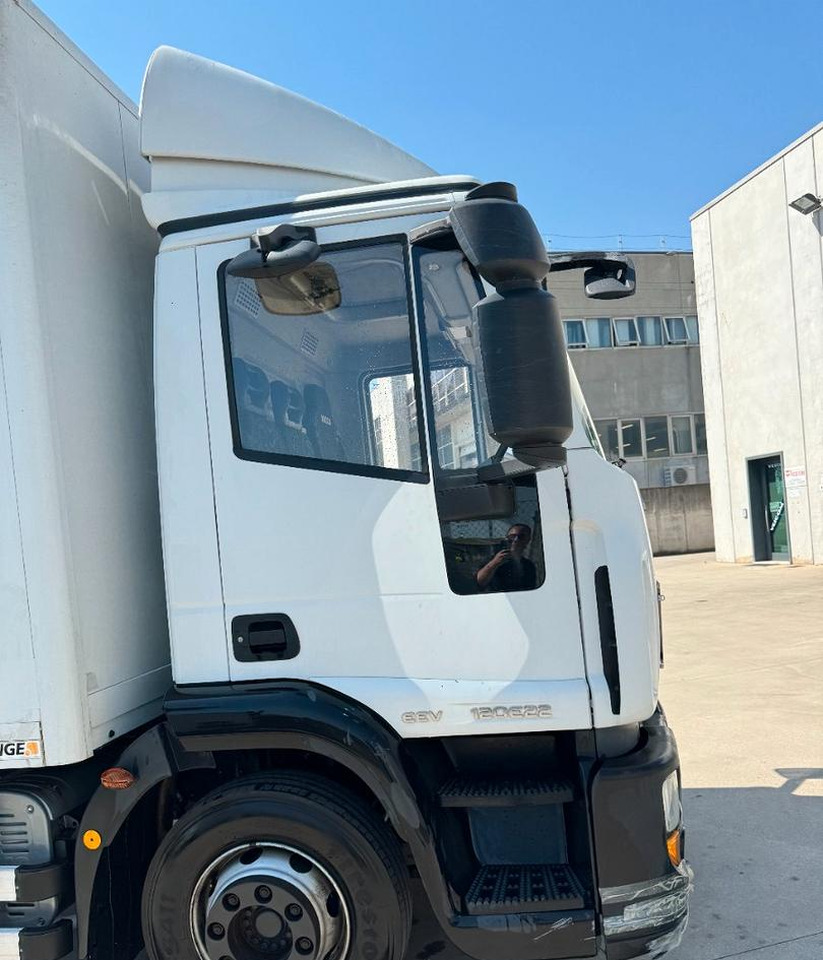 Iveco - Camion fourgon: photos 3 Iveco - Camion fourgon: photos 3