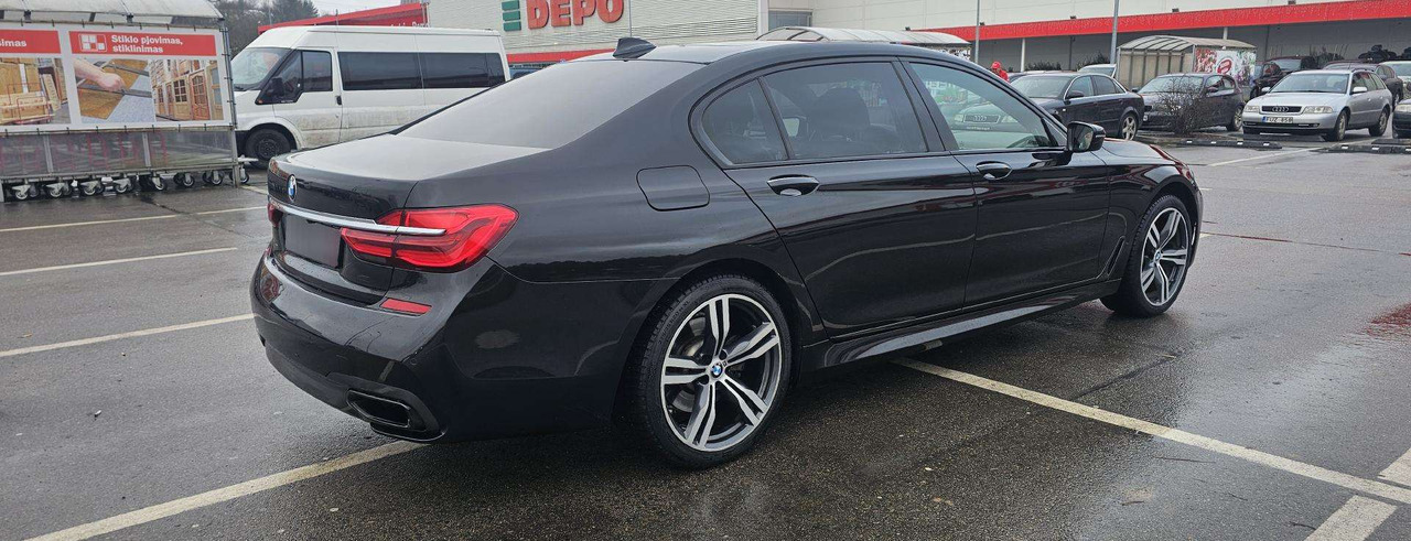 BMW 750 - Berline: photos 5 BMW 750 - Berline: photos 5