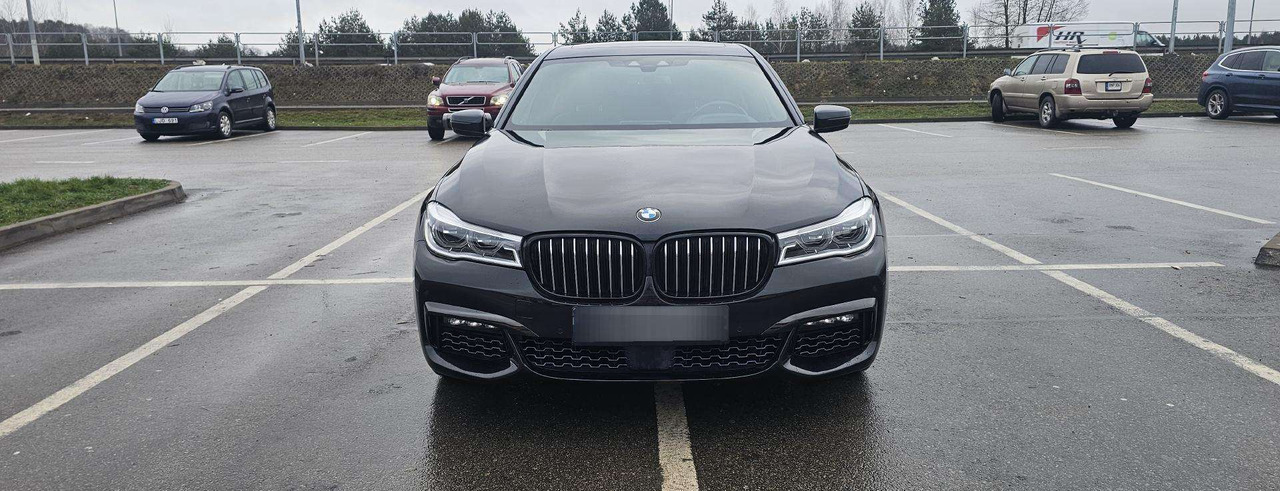 BMW 750 - Berline: photos 2 BMW 750 - Berline: photos 2