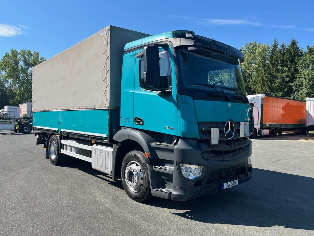 Mercedes-Benz Antos 2 1836 4x2 Pritsche+Plane/LBW/BÄR/AC/EU6 - Camion à rideaux coulissants: photos 1 Mercedes-Benz Antos 2 1836 4x2 Pritsche+Plane/LBW/BÄR/AC/EU6 - Camion à rideaux coulissants: photos 1