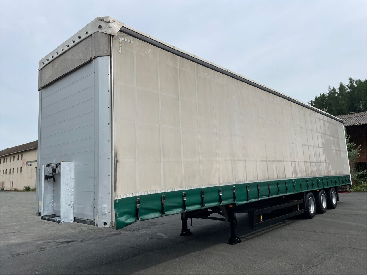 Schmitz Cargobull S01 3-Achs/Pritsche+Plane/13,5m/28050kg-Nutzlast - Semi-remorque rideaux coulissants: photos 3 Schmitz Cargobull S01 3-Achs/Pritsche+Plane/13,5m/28050kg-Nutzlast - Semi-remorque rideaux coulissants: photos 3
