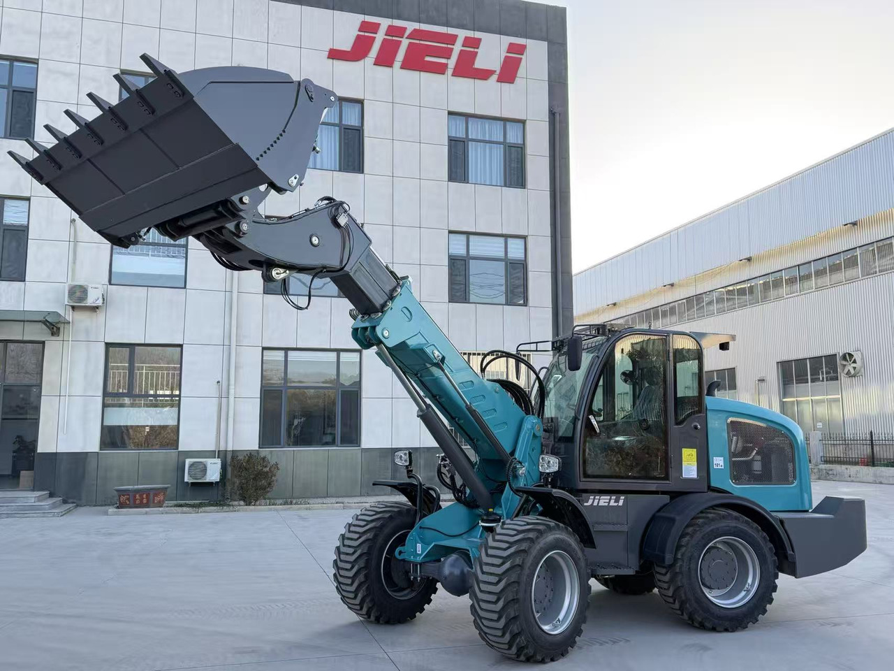 JIELI JL25T - Chargeuse sur pneus télescopique: photos 1 JIELI JL25T - Chargeuse sur pneus télescopique: photos 1
