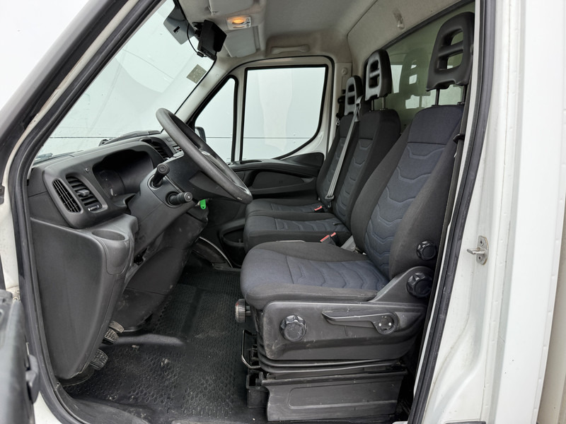 Iveco Daily 35S16 2.3 Bakwagen met achterdeur 3,5t Trekhaak Meubelbak Koffer Camera - Fourgon grand volume: photos 5 Iveco Daily 35S16 2.3 Bakwagen met achterdeur 3,5t Trekhaak Meubelbak Koffer Camera - Fourgon grand volume: photos 5