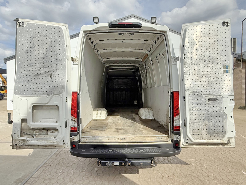 Fourgon utilitaire Iveco Daily 50C18 3.0L Automaat L4H2 Dubbellucht Airco Cruise Control Carplay Tachograaf Trekhaak Maxi: photos 12