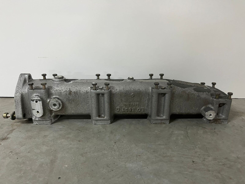 Liebherr A974 / P974 / R942 / R944 / R954 / R964 / R974 / R974B - A 974 / P 974 / R 942 / R 944 / R 954 / R 964 / R 974 / R 974B - Tuyau d'admission d'air: photos 3 Liebherr A974 / P974 / R942 / R944 / R954 / R964 / R974 / R974B - A 974 / P 974 / R 942 / R 944 / R 954 / R 964 / R 974 / R 974B - Tuyau d'admission d'air: photos 3