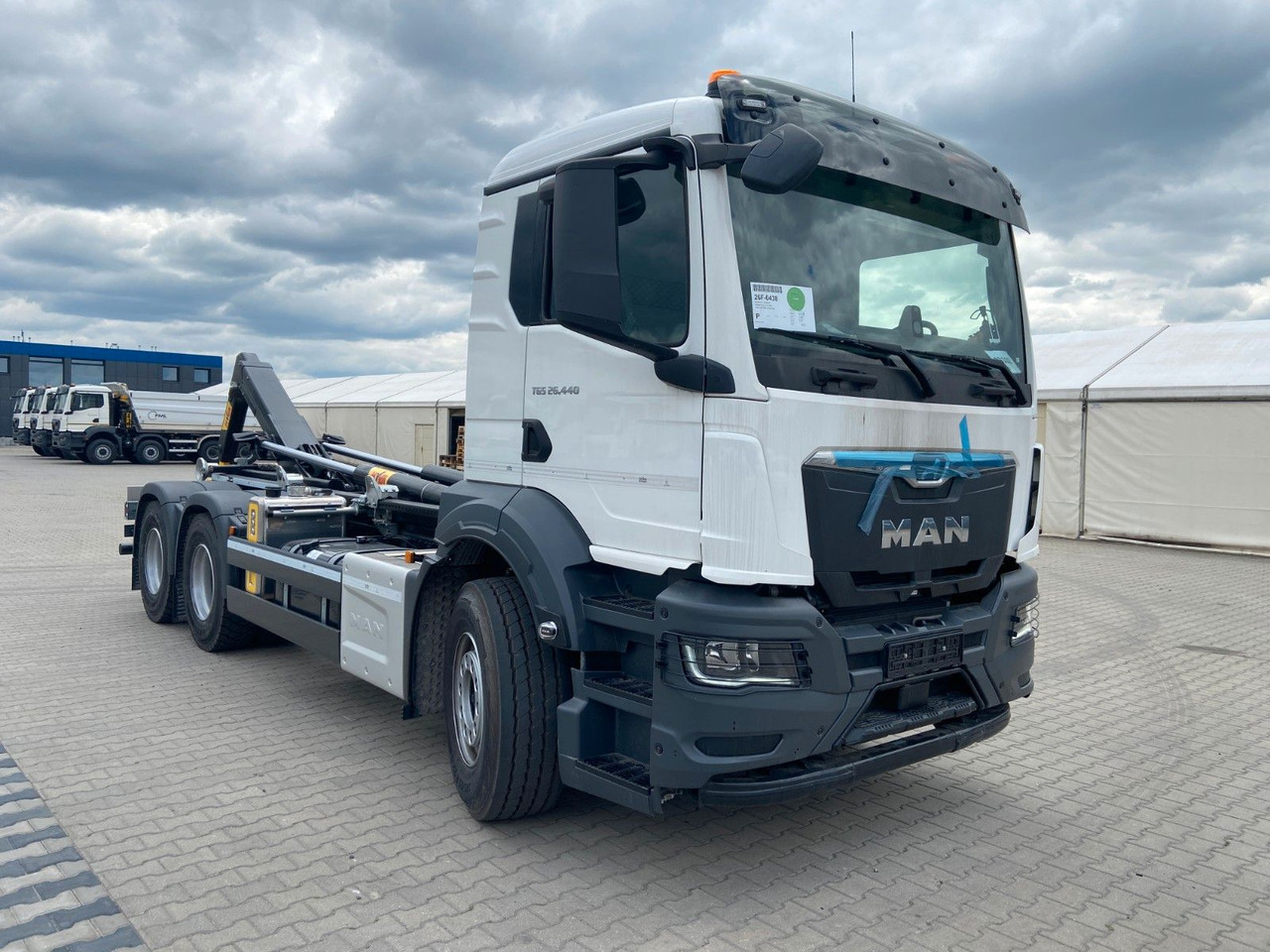 MAN TGS 26.440 6x4 Abrollkipper HYVA 20-60-S - Camion ampliroll: photos 1 MAN TGS 26.440 6x4 Abrollkipper HYVA 20-60-S - Camion ampliroll: photos 1