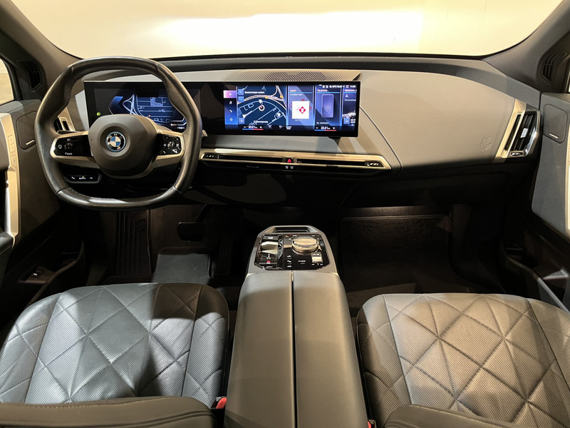 BMW iX xDrive40 High Executive 77 kWh / Luchtvering / Pano / Harman Kardon / Trekhaak / Sportpakket / 27.750 KM !! - SUV: photos 2 BMW iX xDrive40 High Executive 77 kWh / Luchtvering / Pano / Harman Kardon / Trekhaak / Sportpakket / 27.750 KM !! - SUV: photos 2