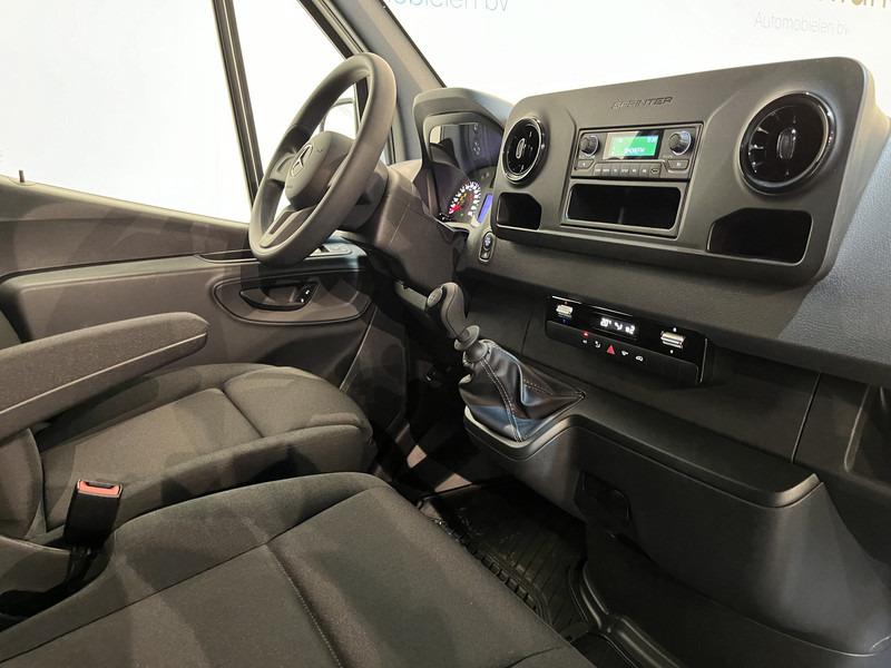 Mercedes-Benz Sprinter 315 CDI L2 RWD DC Dubbel Cabine Open Laadbak / Euro 6 / Trekhaak 3500 KG / Airco / 3-Zits / 650 KM !! / BPM VRIJ !! - Utilitaire plateau, Utilitaire double cabine: photos 3 Mercedes-Benz Sprinter 315 CDI L2 RWD DC Dubbel Cabine Open Laadbak / Euro 6 / Trekhaak 3500 KG / Airco / 3-Zits / 650 KM !! / BPM VRIJ !! - Utilitaire plateau, Utilitaire double cabine: photos 3