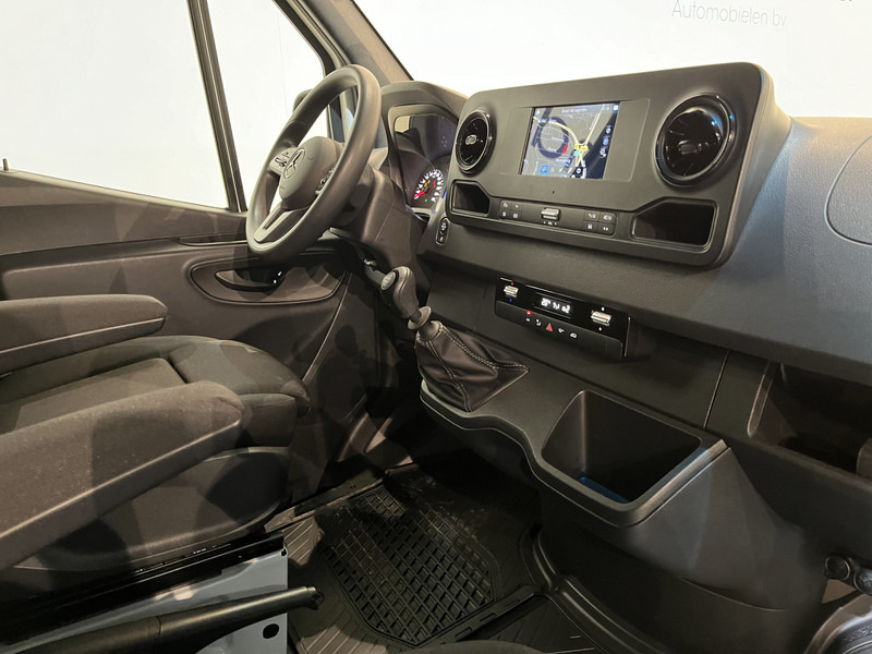 Mercedes-Benz Sprinter 315 CDI L4H2 RWD / Euro 6 / MBUX / Airco / Cruise Control / Camera / CarPlay / Navigatie / 6.143 KM !! / BPM VRIJ !! - Fourgon utilitaire: photos 3 Mercedes-Benz Sprinter 315 CDI L4H2 RWD / Euro 6 / MBUX / Airco / Cruise Control / Camera / CarPlay / Navigatie / 6.143 KM !! / BPM VRIJ !! - Fourgon utilitaire: photos 3