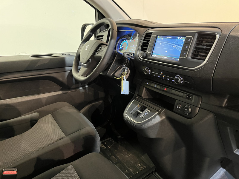 Peugeot e-Expert EV L2 75 kWh Servicebus / Inrichting / 100% Elektrisch / Airco / 220V. / Trekhaak / Camera / Cruise Control / Navigatie / CarPlay / 3-Zits / 1.900 KM !! - Fourgonnette, Utilitaire électrique: photos 3 Peugeot e-Expert EV L2 75 kWh Servicebus / Inrichting / 100% Elektrisch / Airco / 220V. / Trekhaak / Camera / Cruise Control / Navigatie / CarPlay / 3-Zits / 1.900 KM !! - Fourgonnette, Utilitaire électrique: photos 3