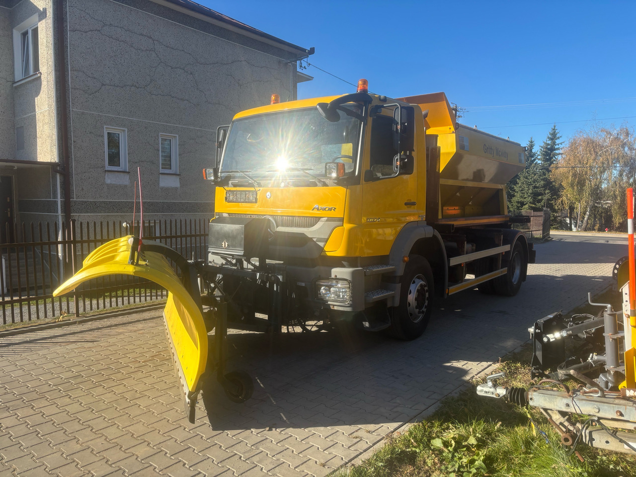 Mercedes AXOR 1824 4x2 Spreader/Gritter/Plough - Engin de déneigement: photos 3 Mercedes AXOR 1824 4x2 Spreader/Gritter/Plough - Engin de déneigement: photos 3