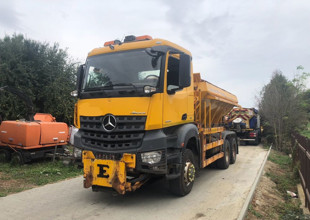 Mercedes-Benz Arocs 3333 6x6 piaskarka solarka econ pług schmidt - Engin de déneigement: photos 3 Mercedes-Benz Arocs 3333 6x6 piaskarka solarka econ pług schmidt - Engin de déneigement: photos 3