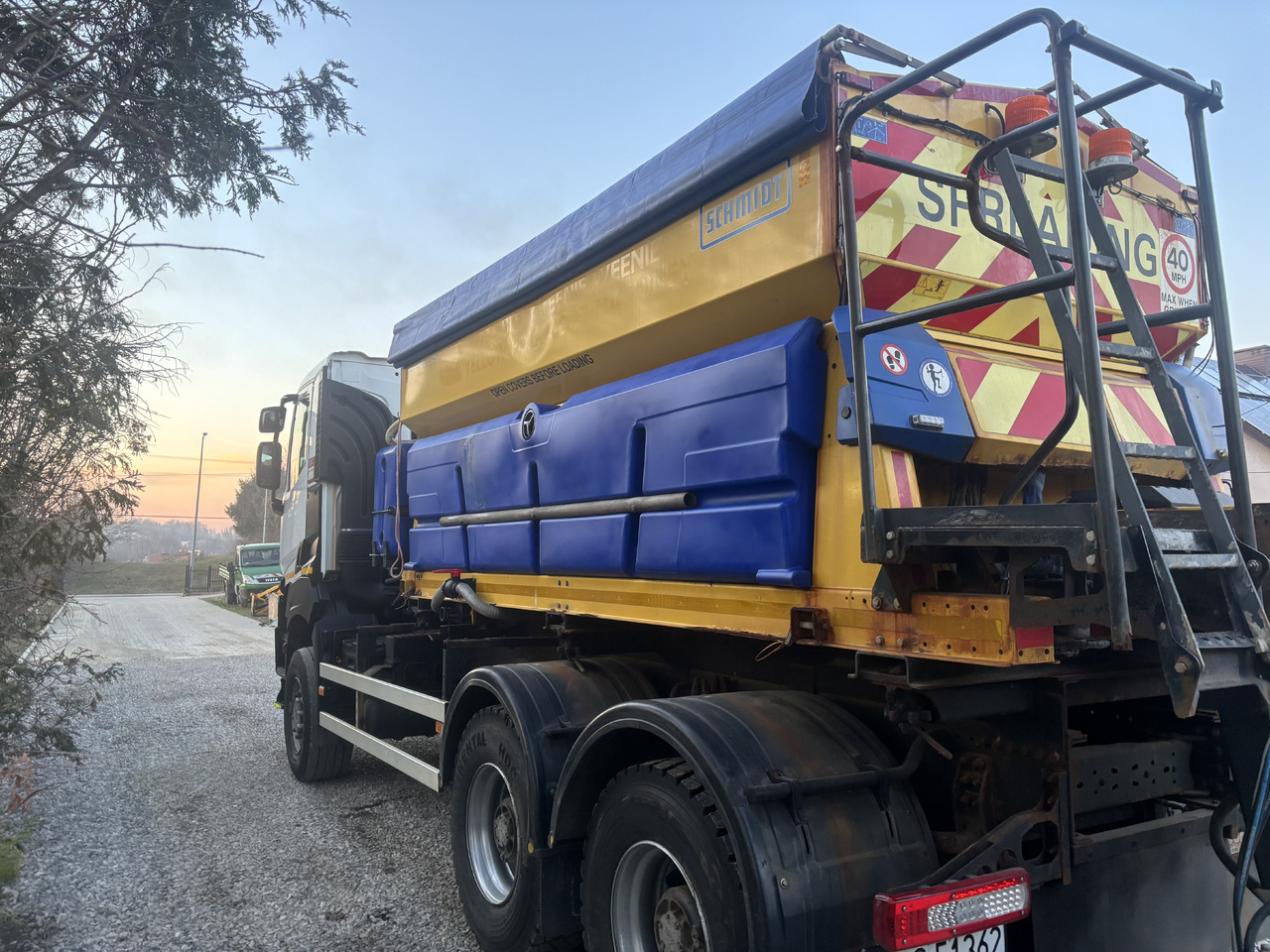 Engin de déneigement RENAULT K380 6x6 K380 6x6 SCHMIDT STRATOS III GRITTER/SPREADER PLOUGH: photos 8 Engin de déneigement RENAULT K380 6x6 K380 6x6 SCHMIDT STRATOS III GRITTER/SPREADER PLOUGH: photos 8