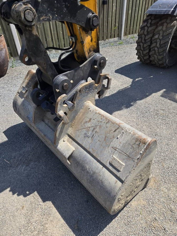 Pelle sur pneus JCB 110 W: photos 8