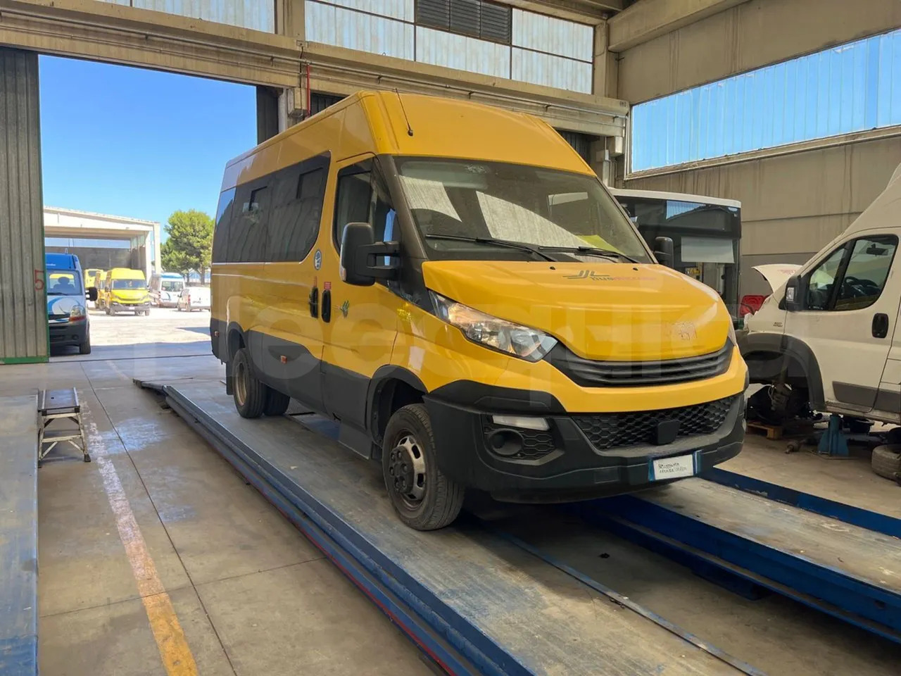 Iveco Daily - Bus scolaire: photos 1 Iveco Daily - Bus scolaire: photos 1