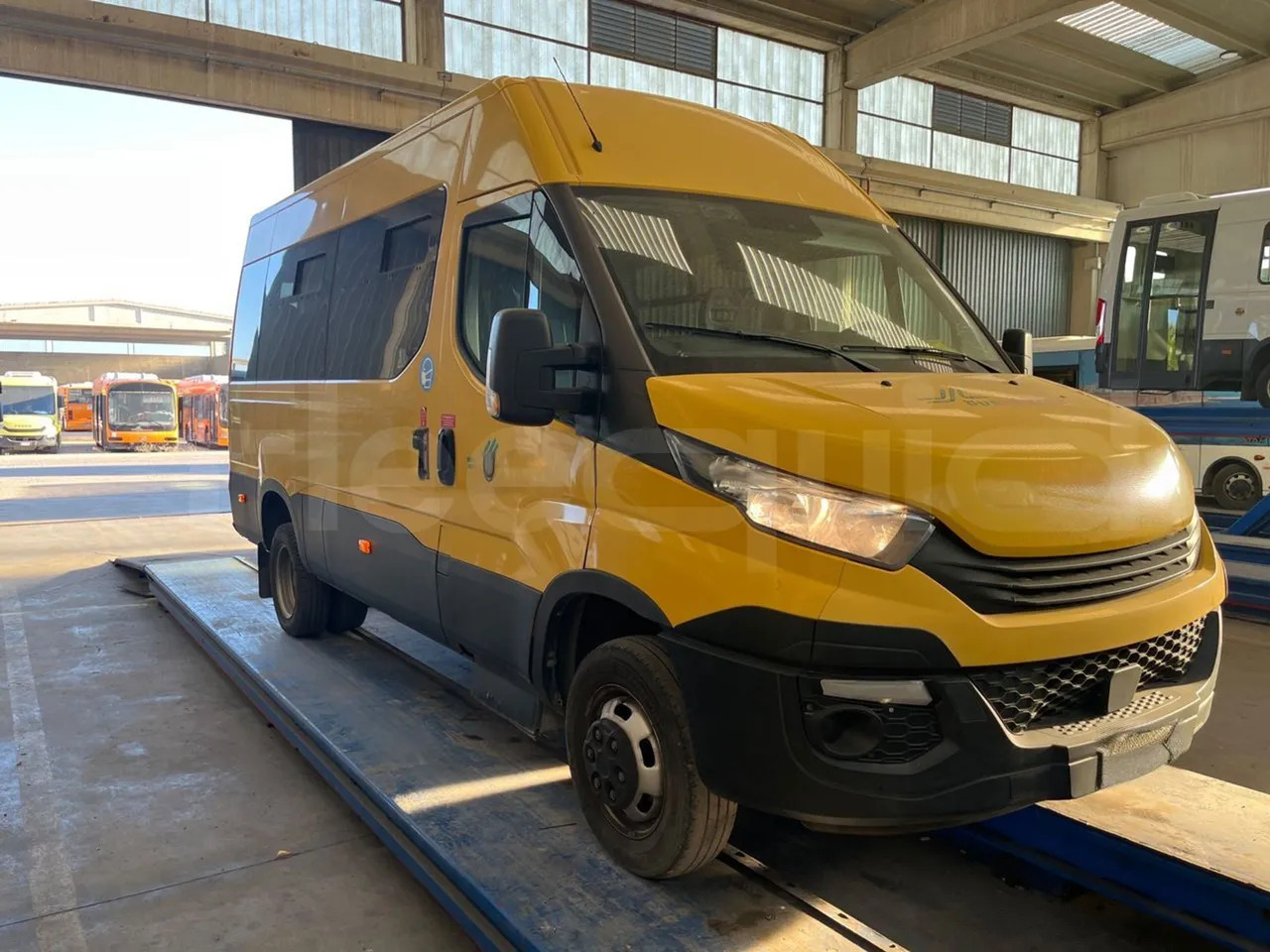 Iveco Daily - Bus scolaire: photos 1 Iveco Daily - Bus scolaire: photos 1