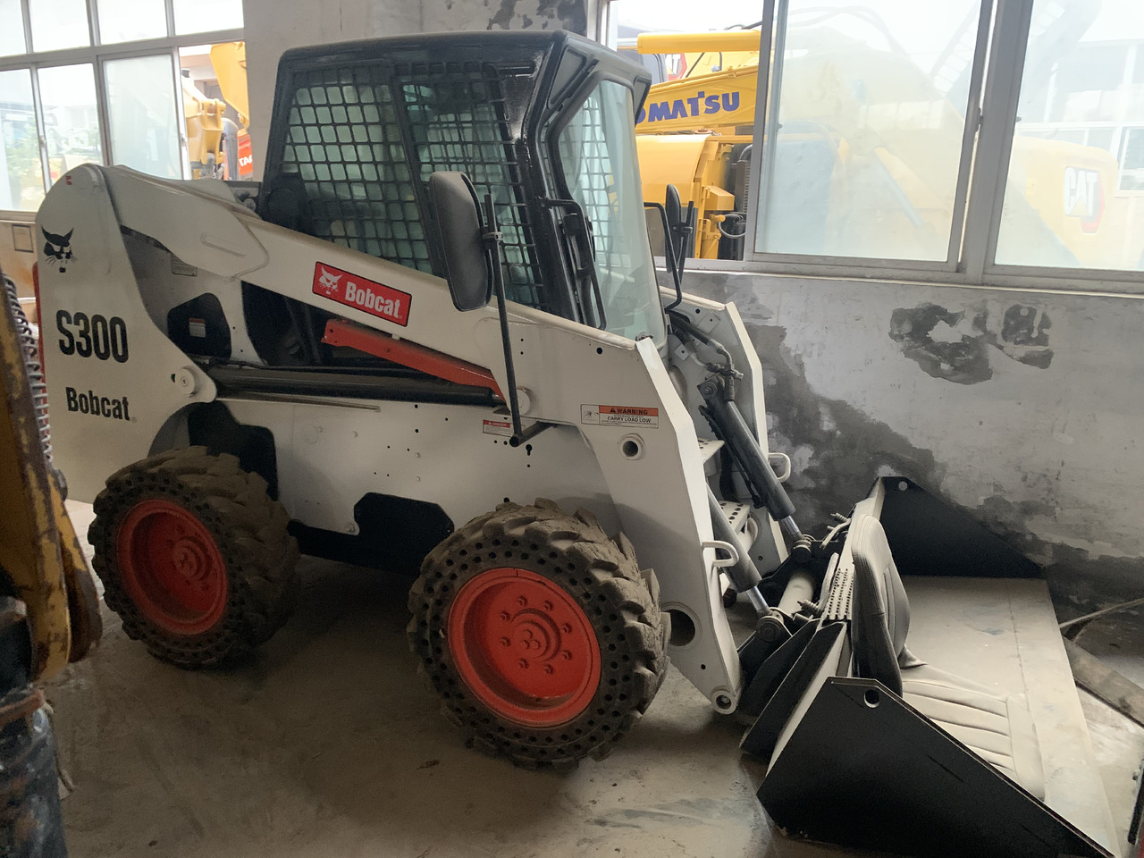 BOBCAT S300 - Mini chargeuse: photos 2 BOBCAT S300 - Mini chargeuse: photos 2