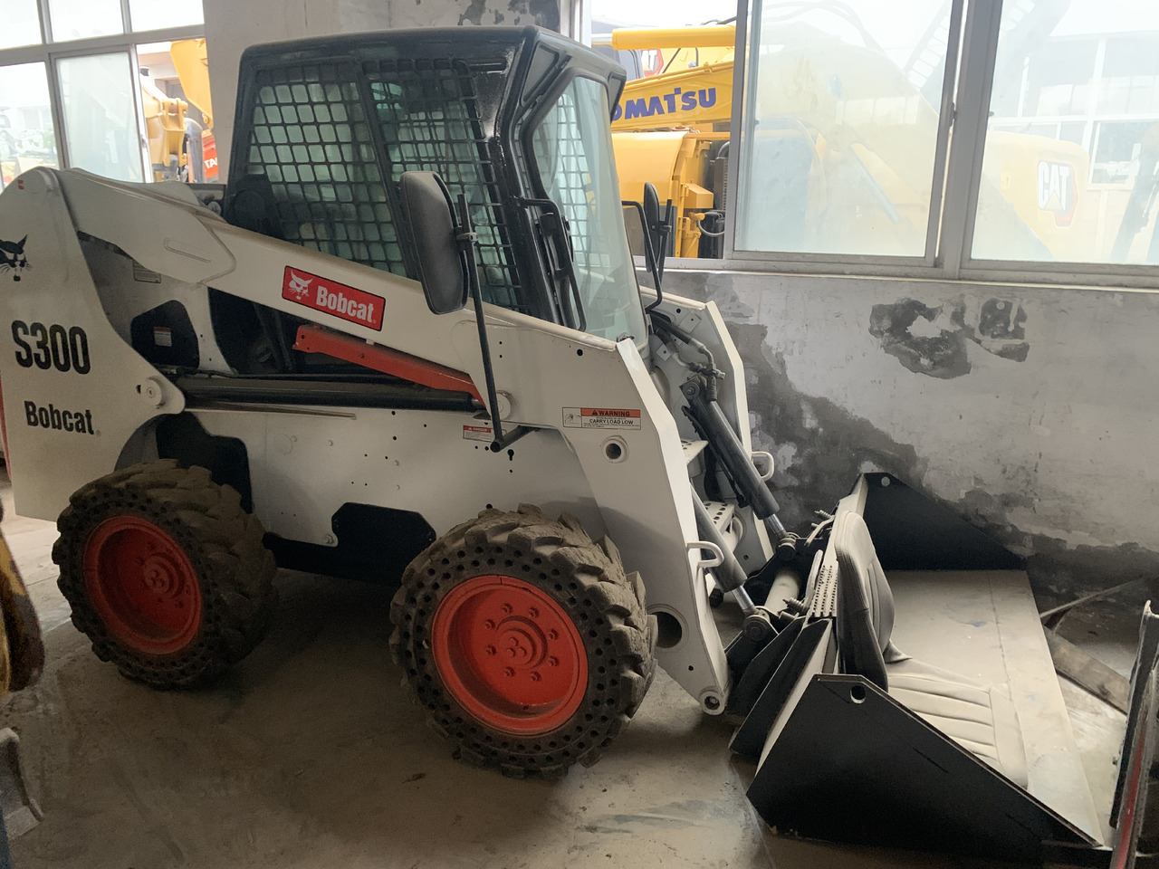 BOBCAT S300 - Mini chargeuse: photos 1 BOBCAT S300 - Mini chargeuse: photos 1