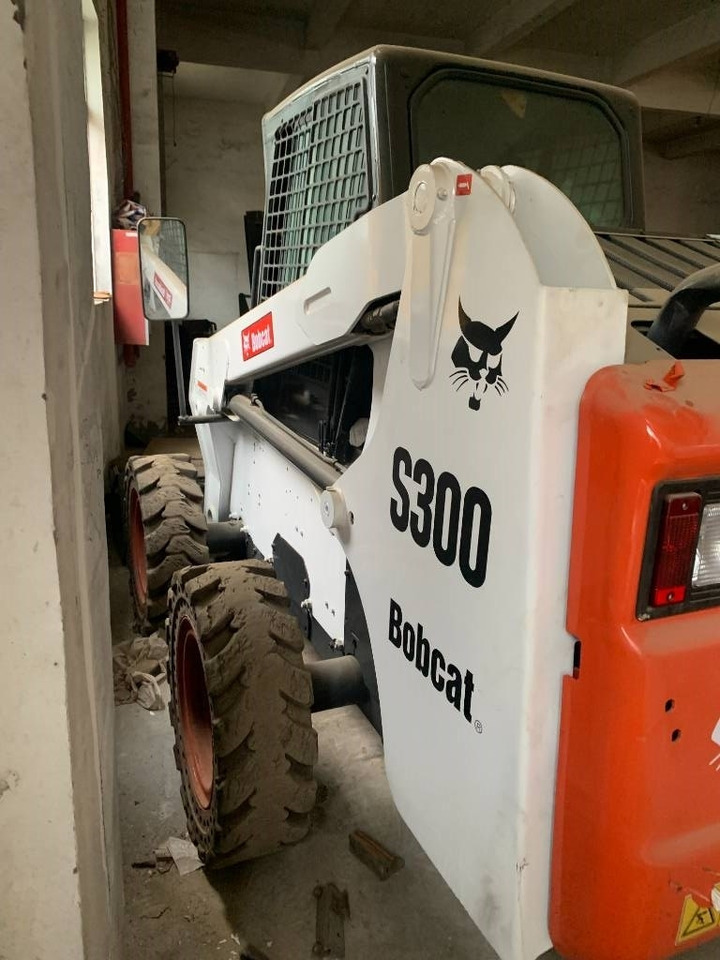 Bobcat S 300 - Mini chargeuse: photos 4 Bobcat S 300 - Mini chargeuse: photos 4