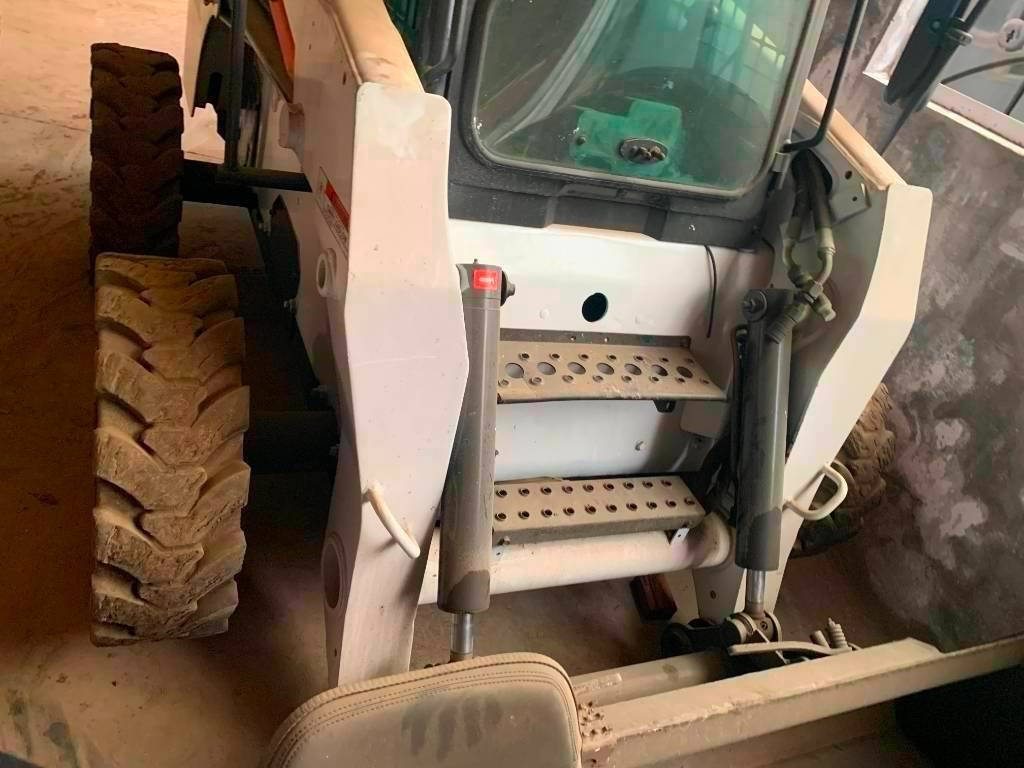 Bobcat S 300 - Mini chargeuse: photos 2 Bobcat S 300 - Mini chargeuse: photos 2