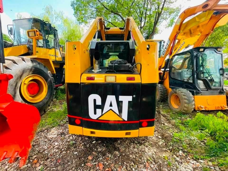 CAT 246B - Mini chargeuse: photos 5 CAT 246B - Mini chargeuse: photos 5