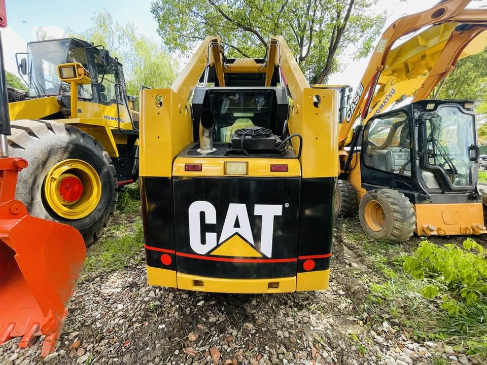 CAT 246B - Mini pelle: photos 5 CAT 246B - Mini pelle: photos 5