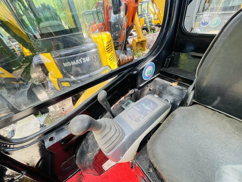 CAT 303C CR - Mini pelle: photos 2 CAT 303C CR - Mini pelle: photos 2