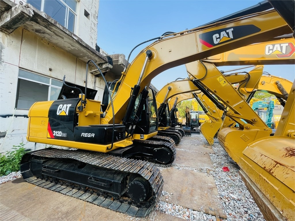 Pelle sur chenille CAT 312 2gc: photos 1