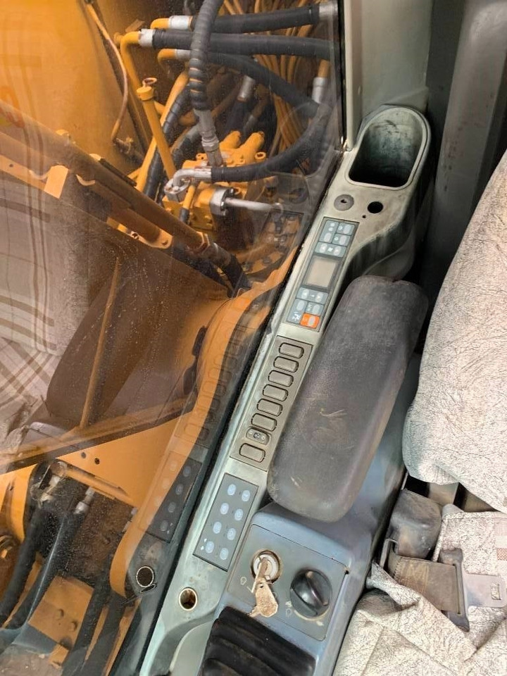 Pelle sur chenille CAT 320D2: photos 12