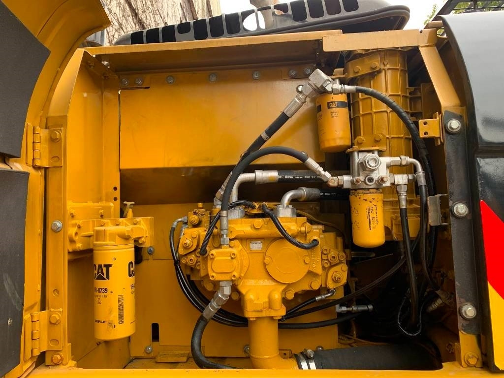 Pelle sur chenille CAT 320D2: photos 7
