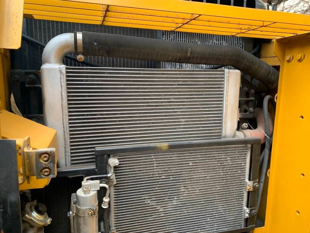 Pelle sur chenille CAT 320D2: photos 15