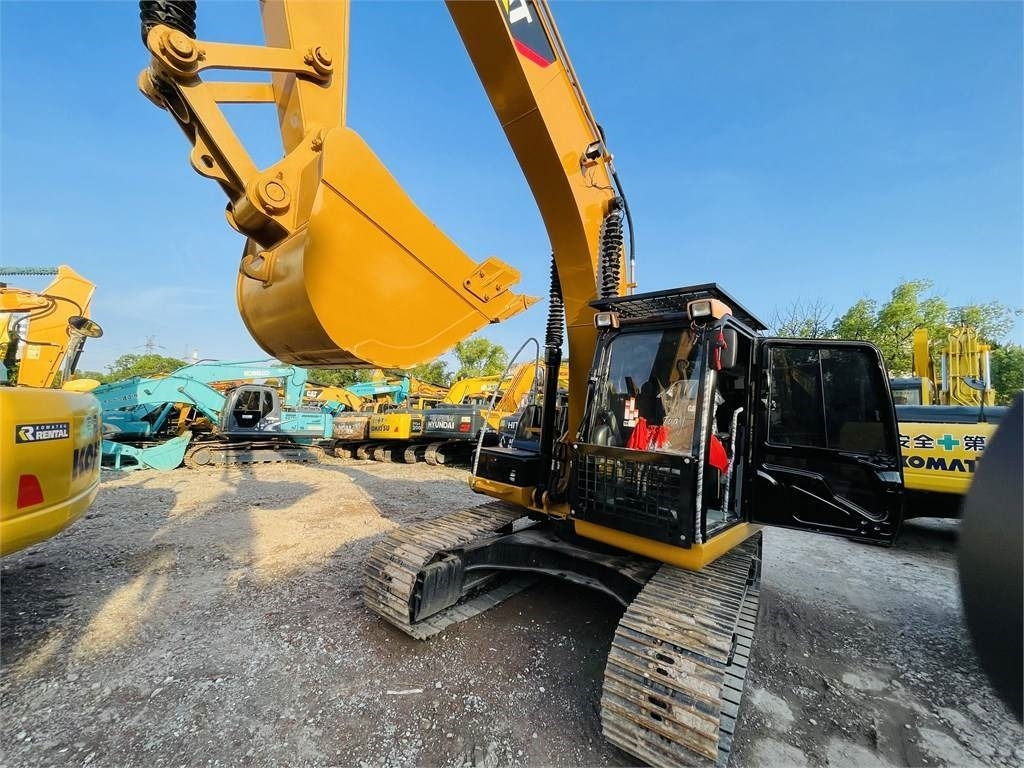 CAT 320d2l - Pelle sur chenille: photos 2 CAT 320d2l - Pelle sur chenille: photos 2