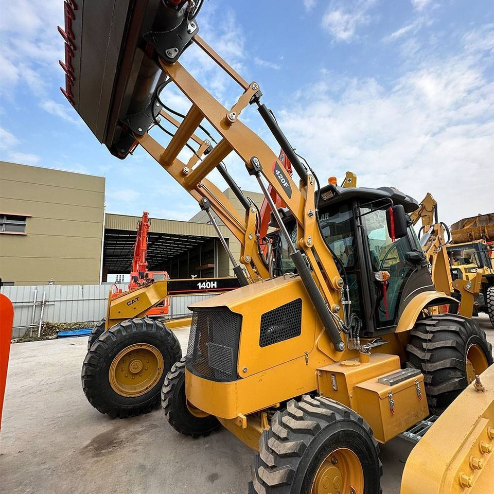 CAT 420 F - Tractopelle: photos 1 CAT 420 F - Tractopelle: photos 1