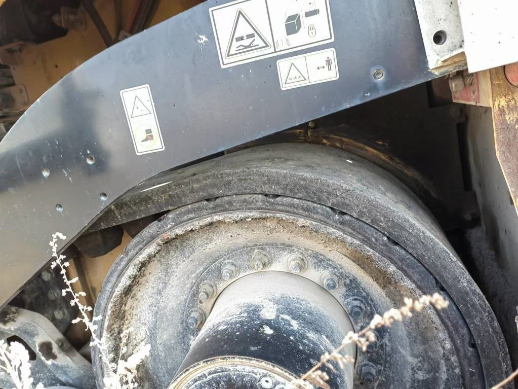 CAT AP655F - Finisseur: photos 3 CAT AP655F - Finisseur: photos 3