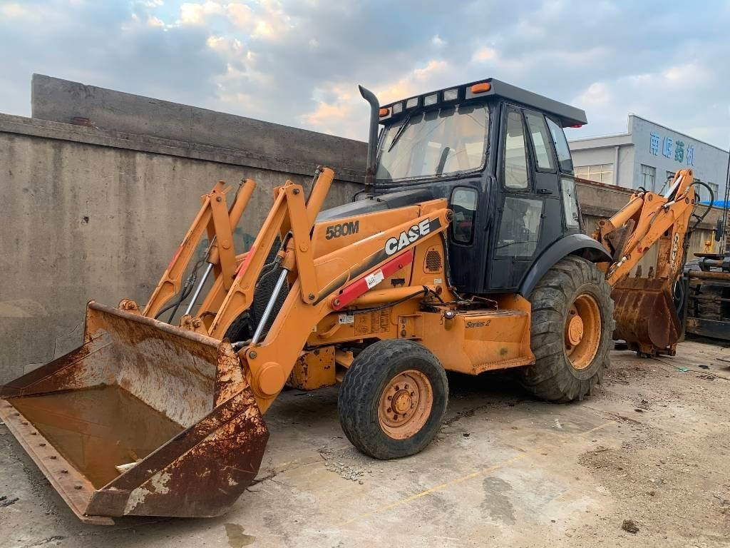 Case 580 M - Tractopelle: photos 1 Case 580 M - Tractopelle: photos 1