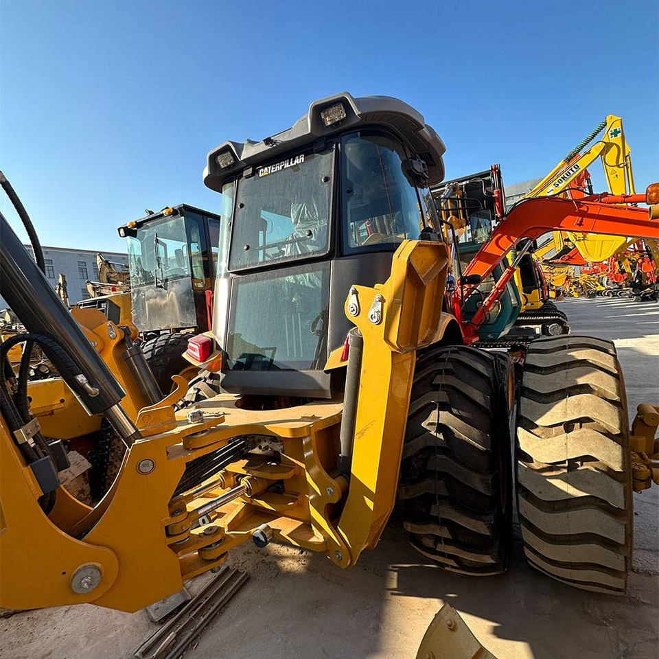 Caterpillar 420F - Tractopelle: photos 4 Caterpillar 420F - Tractopelle: photos 4