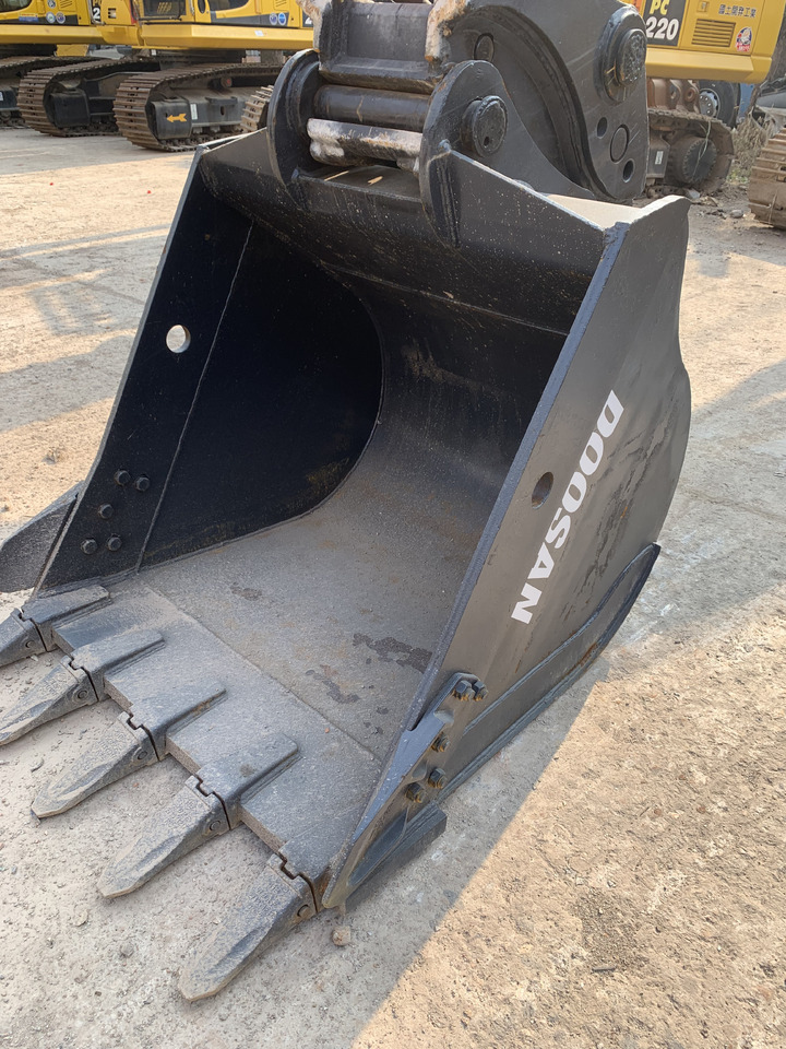 DOOSAN DX300LC-9C - Pelle sur pneus: photos 3 DOOSAN DX300LC-9C - Pelle sur pneus: photos 3