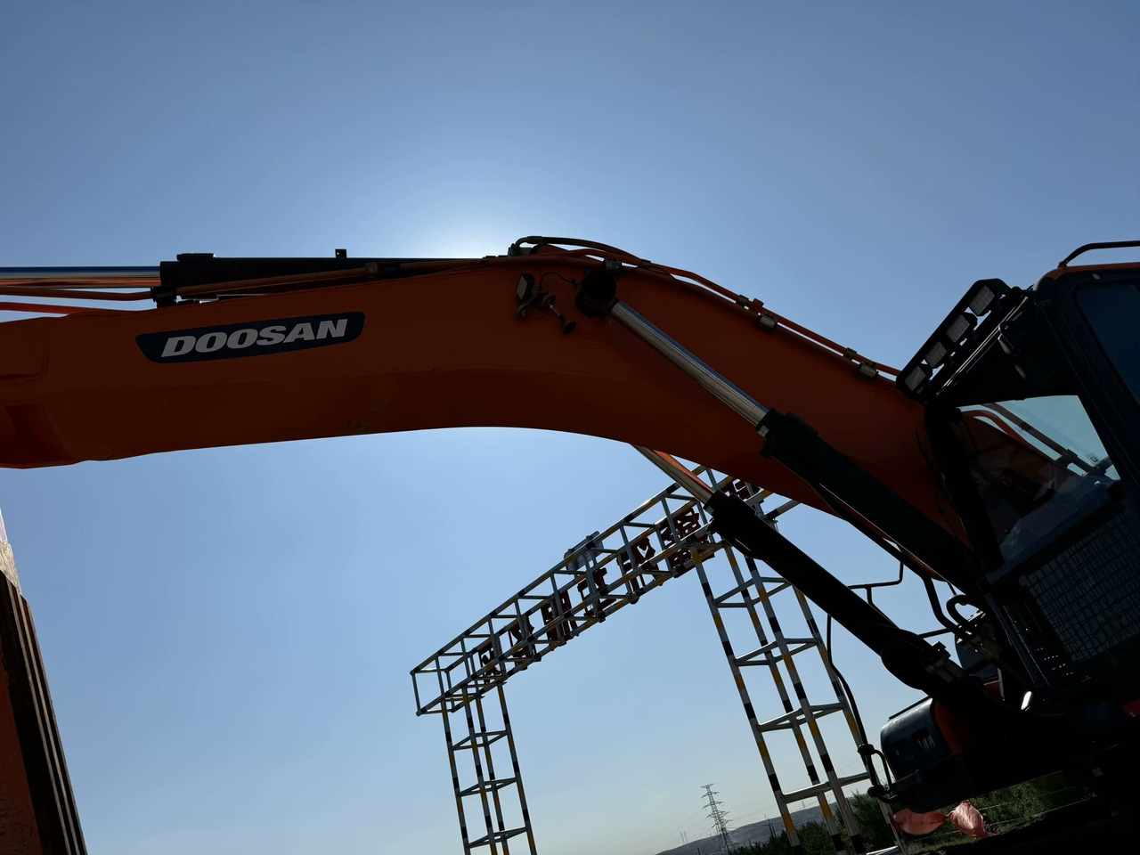 DOOSAN DX520LC-9C - Pelle sur chenille: photos 3 DOOSAN DX520LC-9C - Pelle sur chenille: photos 3