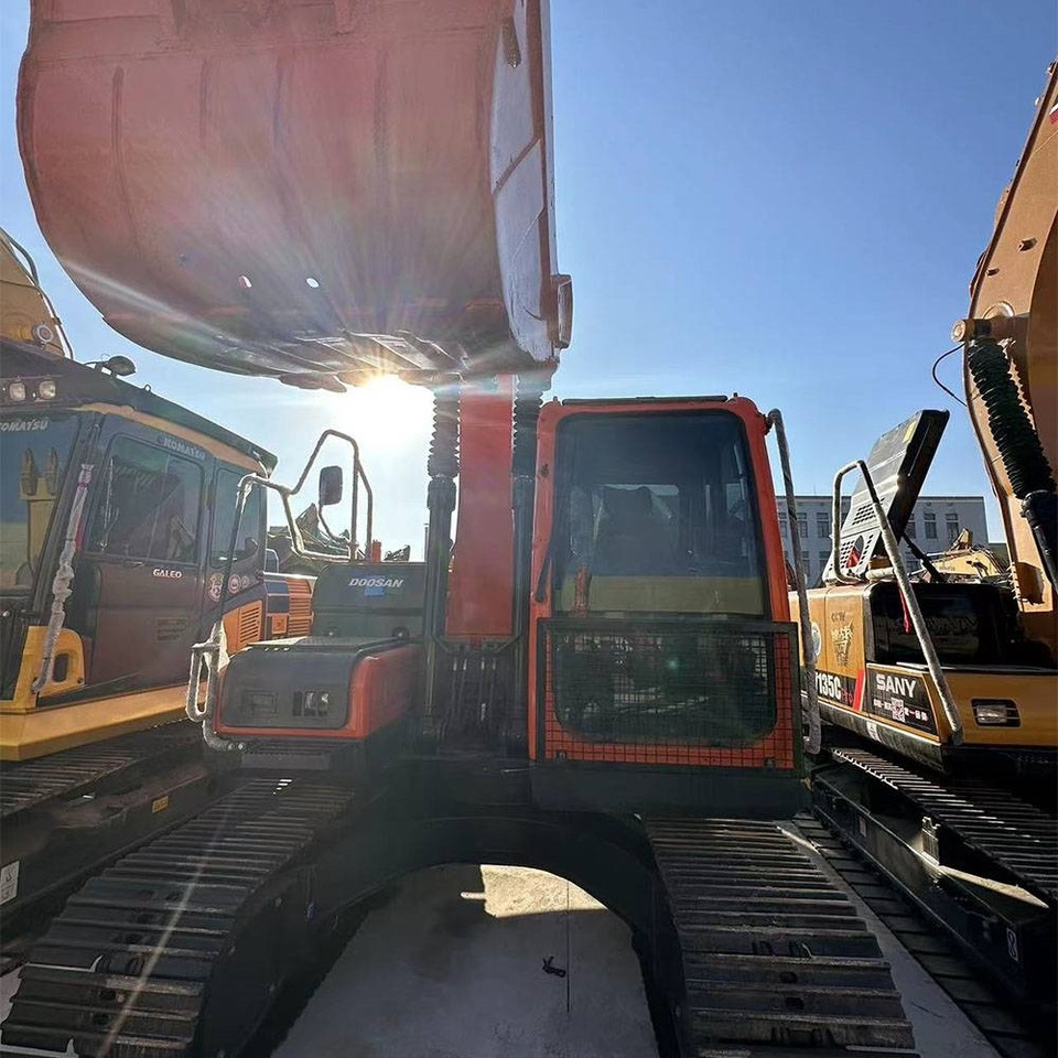 Doosan DX150LC-9C - Pelle sur chenille: photos 2 Doosan DX150LC-9C - Pelle sur chenille: photos 2
