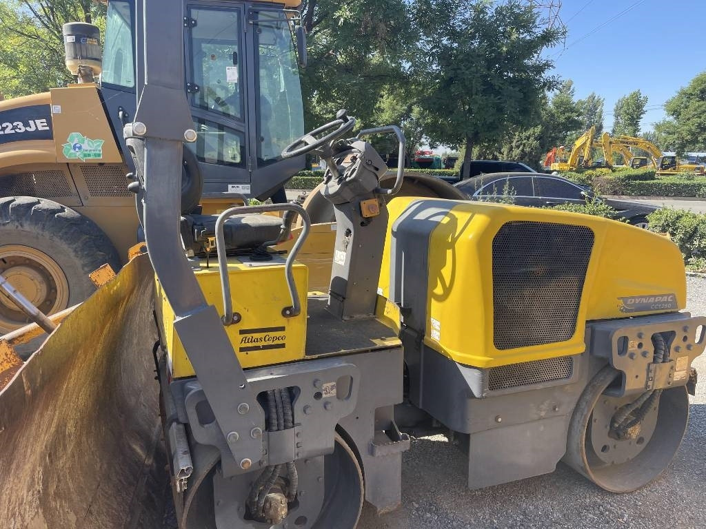 Dynapac CC 1250 - Rouleau compresseur: photos 1 Dynapac CC 1250 - Rouleau compresseur: photos 1