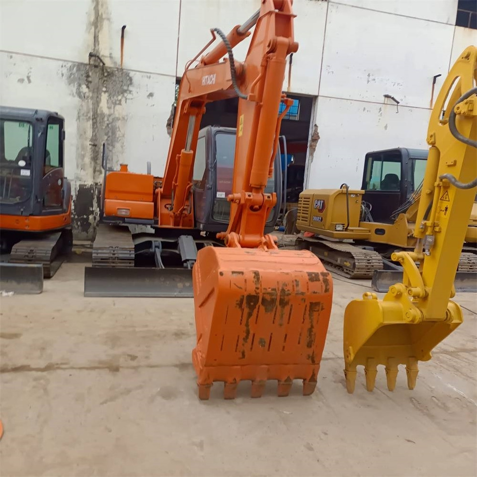 Hitachi EX 60 - Pelle sur chenille: photos 3 Hitachi EX 60 - Pelle sur chenille: photos 3