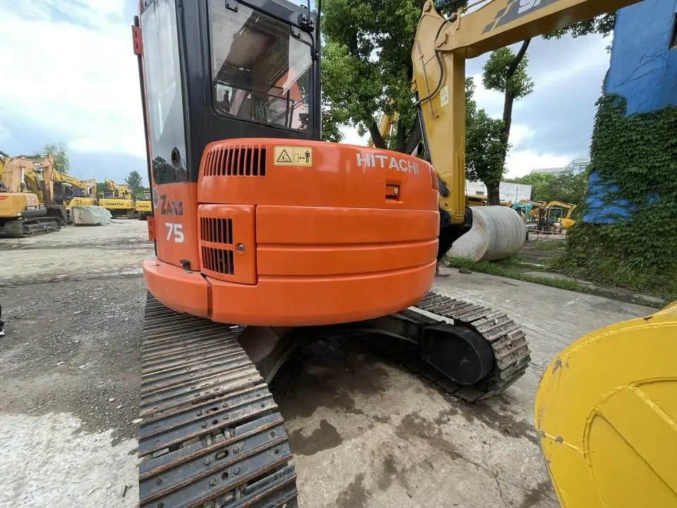 Hitachi ZX75US-7 - Mini pelle: photos 2 Hitachi ZX75US-7 - Mini pelle: photos 2