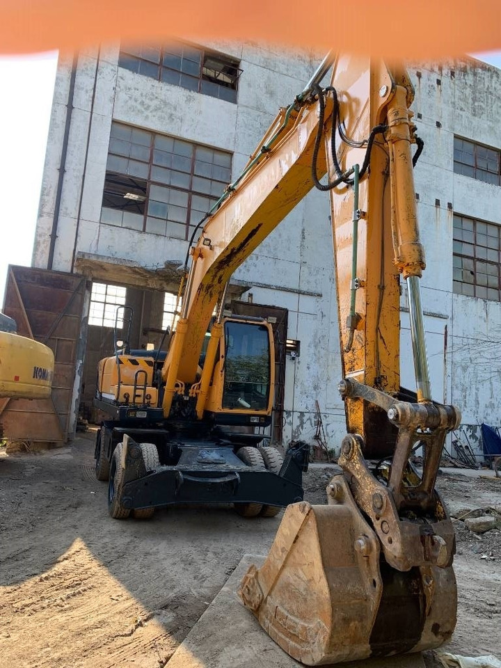 Pelle sur pneus Hyundai R210W-9: photos 1