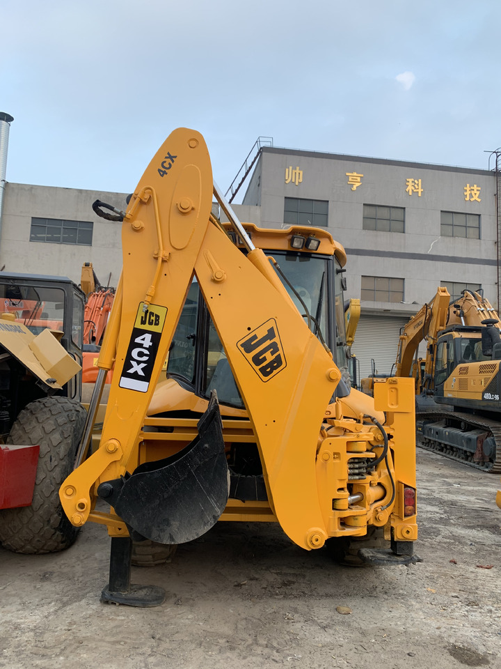 JCB 4CX - Chargeuse sur pneus: photos 3 JCB 4CX - Chargeuse sur pneus: photos 3