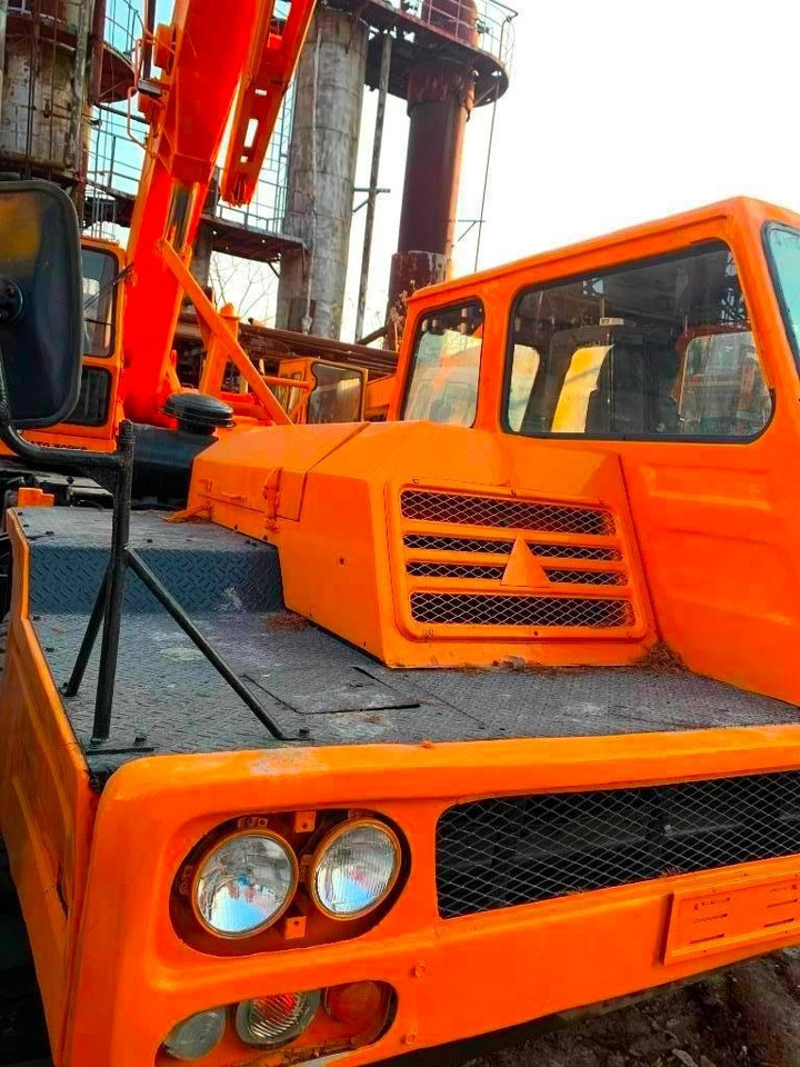 Kato NK 250 E - Grue tout-terrain: photos 4 Kato NK 250 E - Grue tout-terrain: photos 4